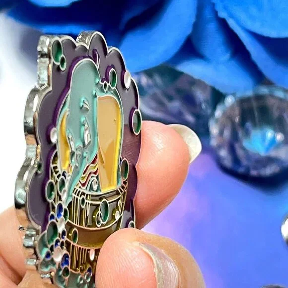 Dumbo Elephant Lapel Pin Wash Tub Bubbles Enamel Brooch Pin Accessories Jewelry - Picture 4 of 6